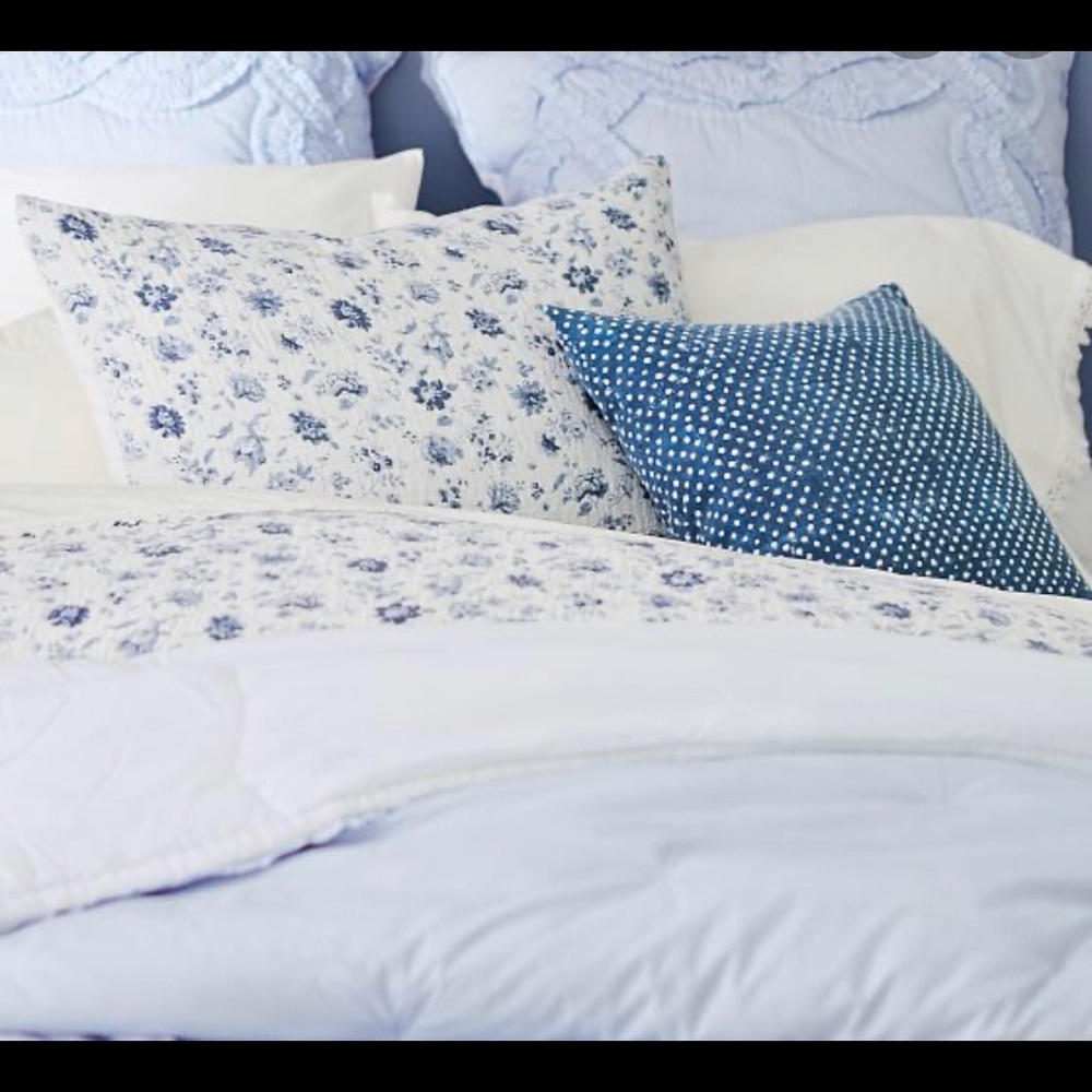Pottery Barn Bedding- Vintage Floral Pattern